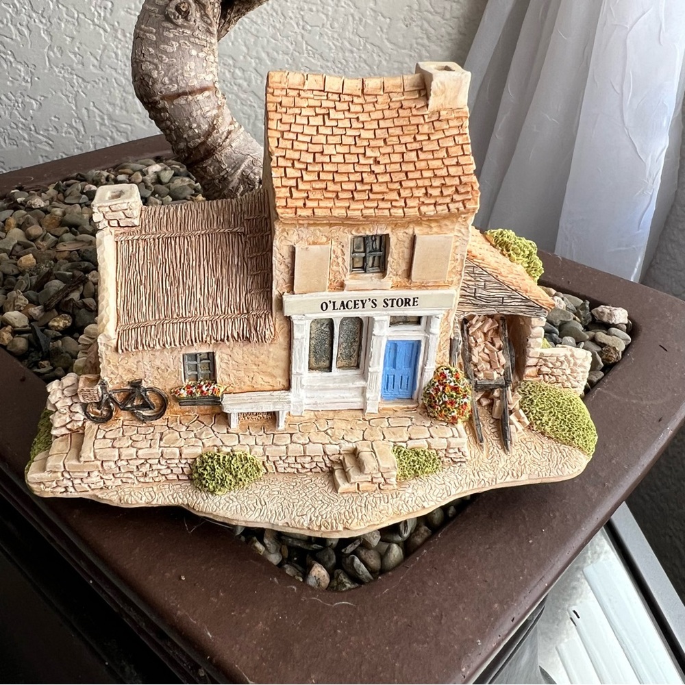 🍀Retired Vintage 1989 O'Lacey’s Store Lilliput Lane Irish Collection